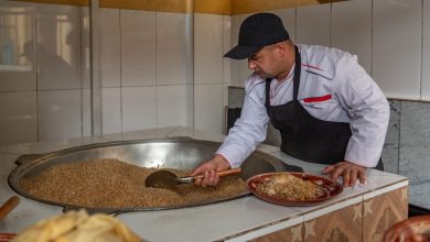 "Alkol sat - sorunsuz çalış!"  Taşkent'te helal restoranlar kapanıyor