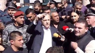 Erivan'da protesto: Şahramanyan "Artsakh"ın iptal edilmediğini söyledi