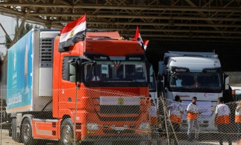 Filistinlilere yardım taşıyan 8 tır Gazze'ye girdi