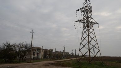 Kherson bölgesindeki yetkililer evlerin bombalandığını ve vurulduğunu bildirdi