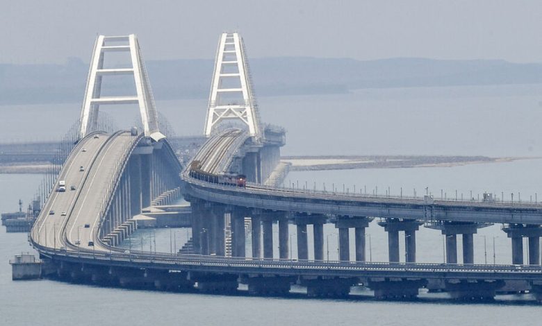 Kırım köprüsünde trafik yeniden durduruldu