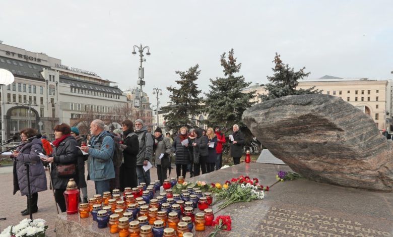 Rusya'da “İsimlerin İadesi” kampanyası sürüyor.  Lubyanka Meydanı kordon altına alındı