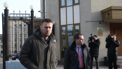 Tehlikeli meslek.  Navalny'nin avukatları Moskova'da tutuklandı ve mülkleri arandı