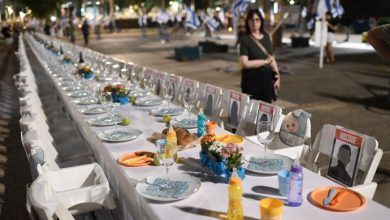 Tel Aviv'deki İsrailli rehineler için 200 kişilik boş Şabat masaları kuruldu - İsrail Haberleri