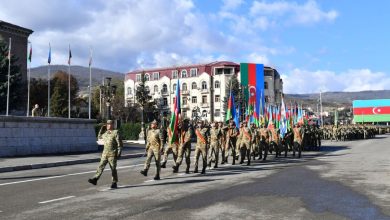 Azerbaycan ordusu Hankendi'de askeri geçit töreni düzenledi, Aliyev de katıldı