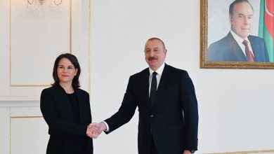 Berbok Aliyev'le barış gündemini görüştü