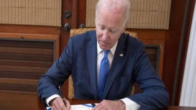 Biden, 1979'da İran'a uygulanan yaptırımları bir yıl uzattı