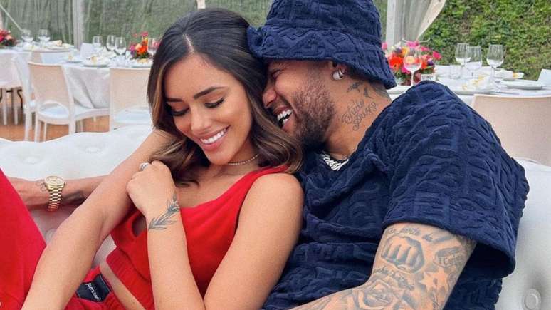 Brezilyalı model Neymar'dan ayrıldığını duyurdu