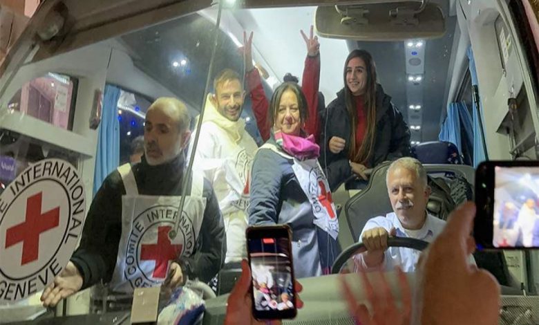 ICRC, İsrail hapishanelerinde tutulan Filistinlileri Ramallah'a getirdi