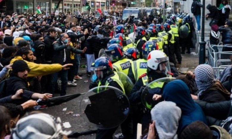 İngiltere'deki protestolarda 9 polis yaralandı