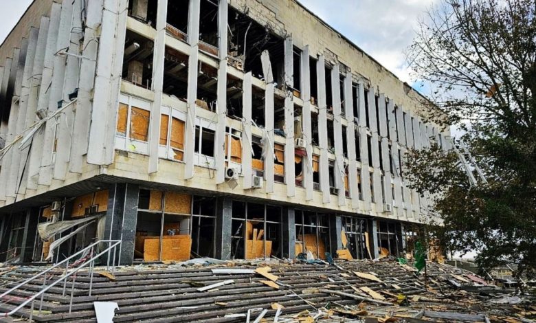 Kherson yetkilileri, bombardımanın ardından Gonchar kütüphanesinde yangın çıktığını bildirdi