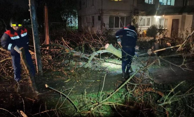 Kırım'da olumsuz hava koşulları nedeniyle 6 kişi yaralandı