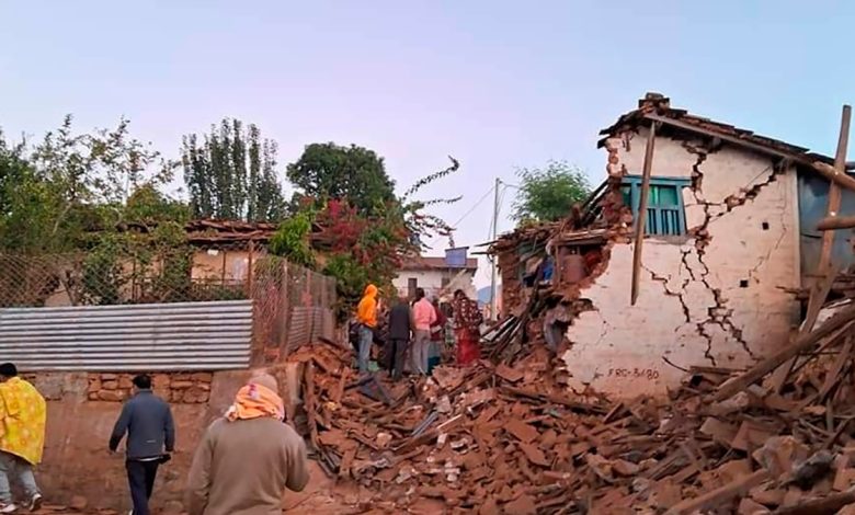 Nepal'deki depremde 150'den fazla kişi hayatını kaybetti