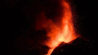 Sicilya'da Etna Yanardağı patladı