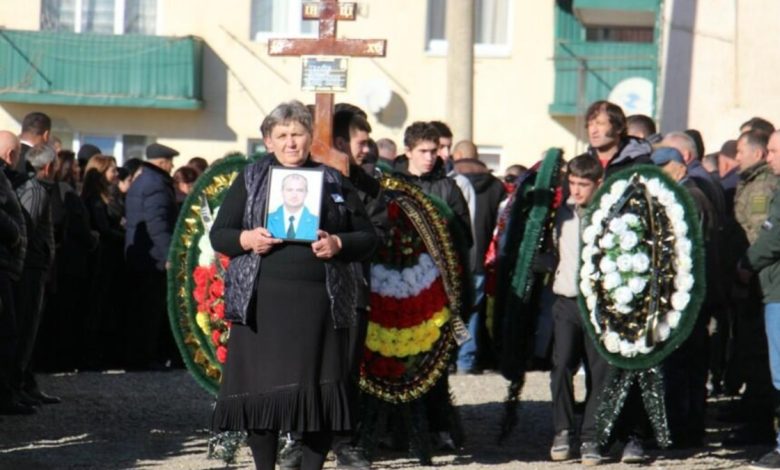 Ukrayna'da ölen asker Tşhinvali'de toprağa verildi