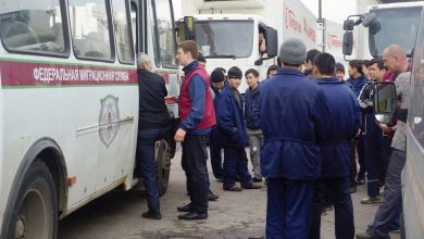 Baskınlar ve düşmanca söylemler.  Rusya'da Ukrayna'da savaş çağrılarıyla göçmenler üzerindeki baskı artıyor