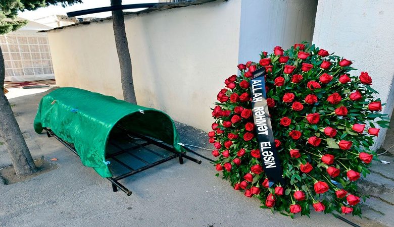 Gence'de bir öğretmen hayatını kaybetti (FOTOĞRAF)