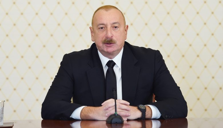 İlham Aliyev: "Bakü iki hafta içinde dünyanın merkezi olacak"