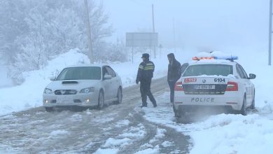 Kayanın bir kısmının çökmesi nedeniyle Jvari-Mestia yolunda trafik durduruldu