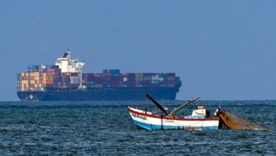 Maersk şirketine ait bir konteyner gemisi Kızıldeniz'de füzeyle vuruldu