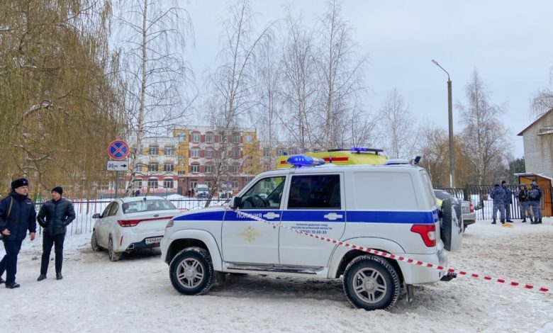 Sekizinci sınıf öğrencisi Bryansk spor salonunda ateş etmeye başladı