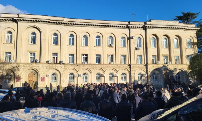 Abhazya'da akaryakıt piyasasının tekelleşmesine karşı miting düzenlendi