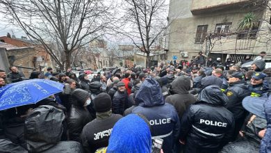 Aktivist Nata Peradze'nin evinde protesto: Peradze "bir ikona hakaret etmekle" suçlanıyor