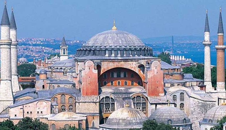 Ayasofya'ya giriş yabancı turistlere ücretli olacak