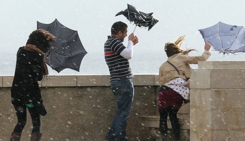 Bakü'de kuvvetli rüzgar esecek, bölgelerde kar yağacak