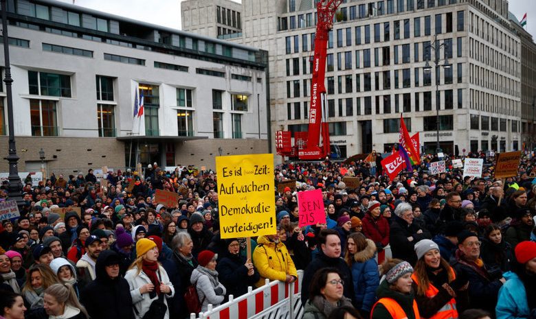 Berlin'deki gösteride polisle çatışma çıktı, 20 kişi yaralandı