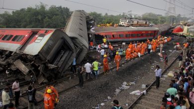 Endonezya'da iki tren çarpıştı, ölüler var