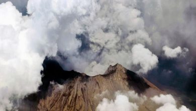 Japonya'da Otake yanardağı patlıyor