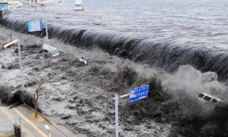 Japonya'da tsunami tehlikesi nedeniyle 100 bin kişi tahliye edildi