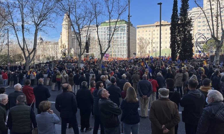 Madrid'de 45 bin kişi Başbakan'ı ve ayrılıkçıların affını protesto etti