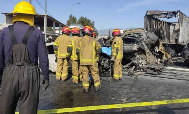 Meksika'da çift katlı otobüs kaza yaptı, 20 kişi öldü