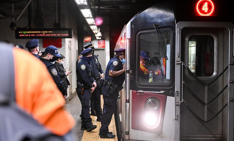 New York metrosunda trenler çarpıştı, 24 kişi yaralandı