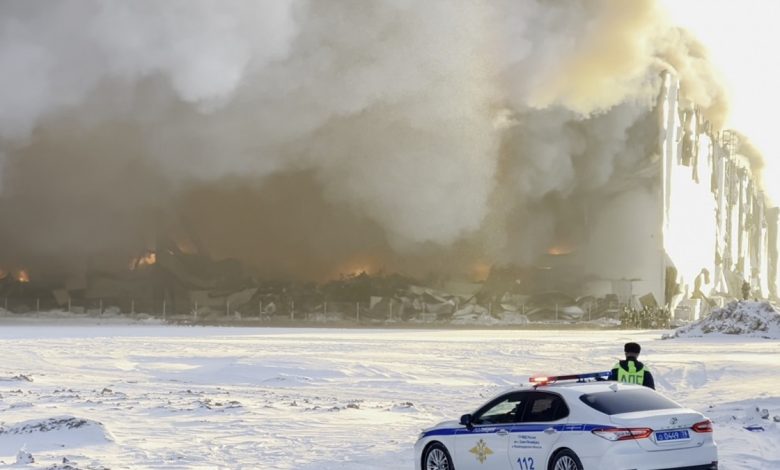 St. Petersburg'da bir Wildberries deposu alev aldı