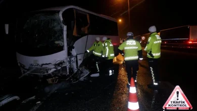 Türkiye'de otobüs polis aracıyla çarpıştı, 11 kişi yaralandı