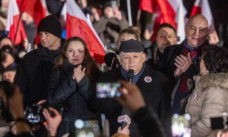 Varşova'da binlerce Polonyalı Tusk hükümetini protesto etti