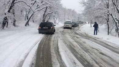 Yoğun kar nedeniyle Şamahı-İsmailli yolu ulaşıma kapandı