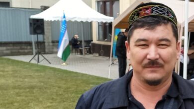 Bir yıl boyunca Kazak hapishanesinde kalma, Avrupa'ya seyahat etme ve Özbekistan'a sınır dışı edilme tehdidi.  Bir Karakalpak aktivistinin yolu