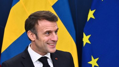 Macron: AB, ABD'ye aldırmadan Kiev'e yardım etmeye devam etmeli