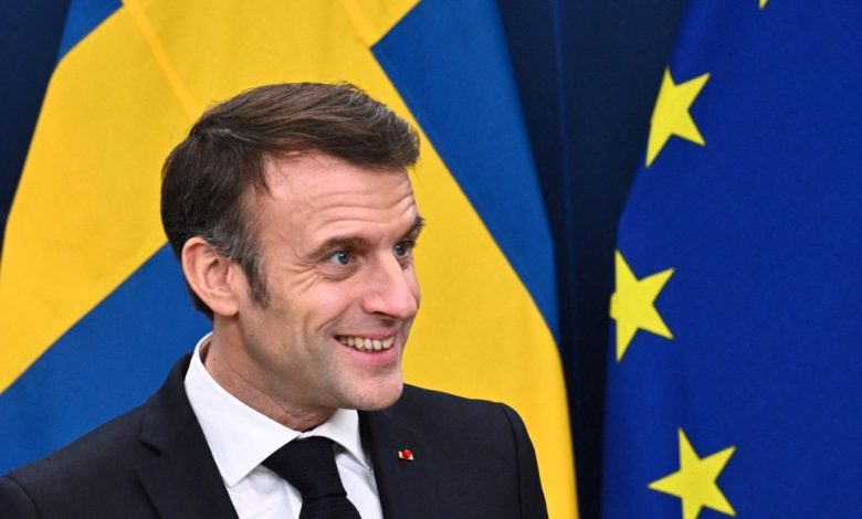 Macron: AB, ABD'ye aldırmadan Kiev'e yardım etmeye devam etmeli