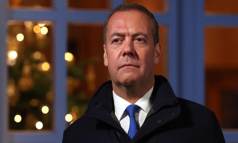 Medvedev: Ukrayna'da NATO birlikleri konuşlanırsa burası Rusya için meşru bir hedef haline gelecektir