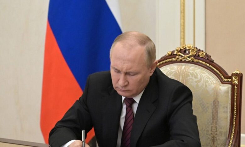 Putin, bir dizi cezai makale kapsamında mülklere el konulmasına ilişkin bir yasa imzaladı