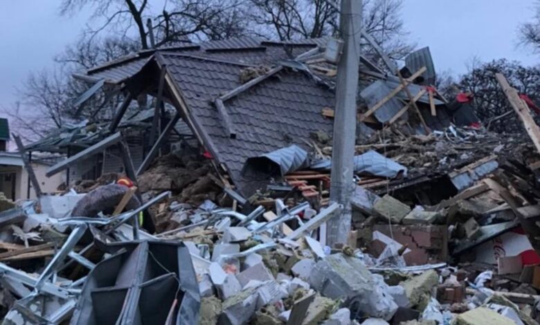 Rus birlikleri Kharkov bölgesindeki bir köyü bombaladı: Bir bebek öldü