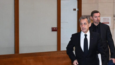 Sarkozy'ye 1 yıl hapis cezası verildi