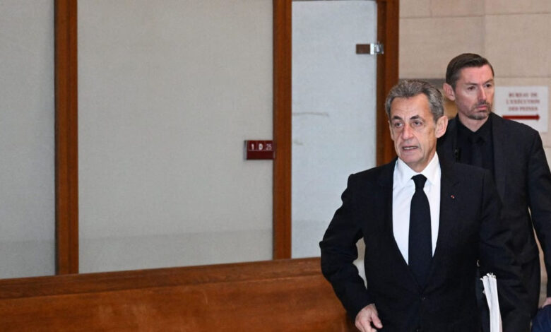 Sarkozy'ye 1 yıl hapis cezası verildi