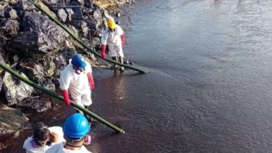 Tobago açıklarında kimliği belirlenemeyen bir petrol gemisi alabora oldu: Ülkede olağanüstü hal var