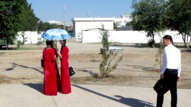 Türkmenistan'da kız öğrenciler 'ahlaklarını değerlendirmek' için bekaret testine tabi tutuluyor